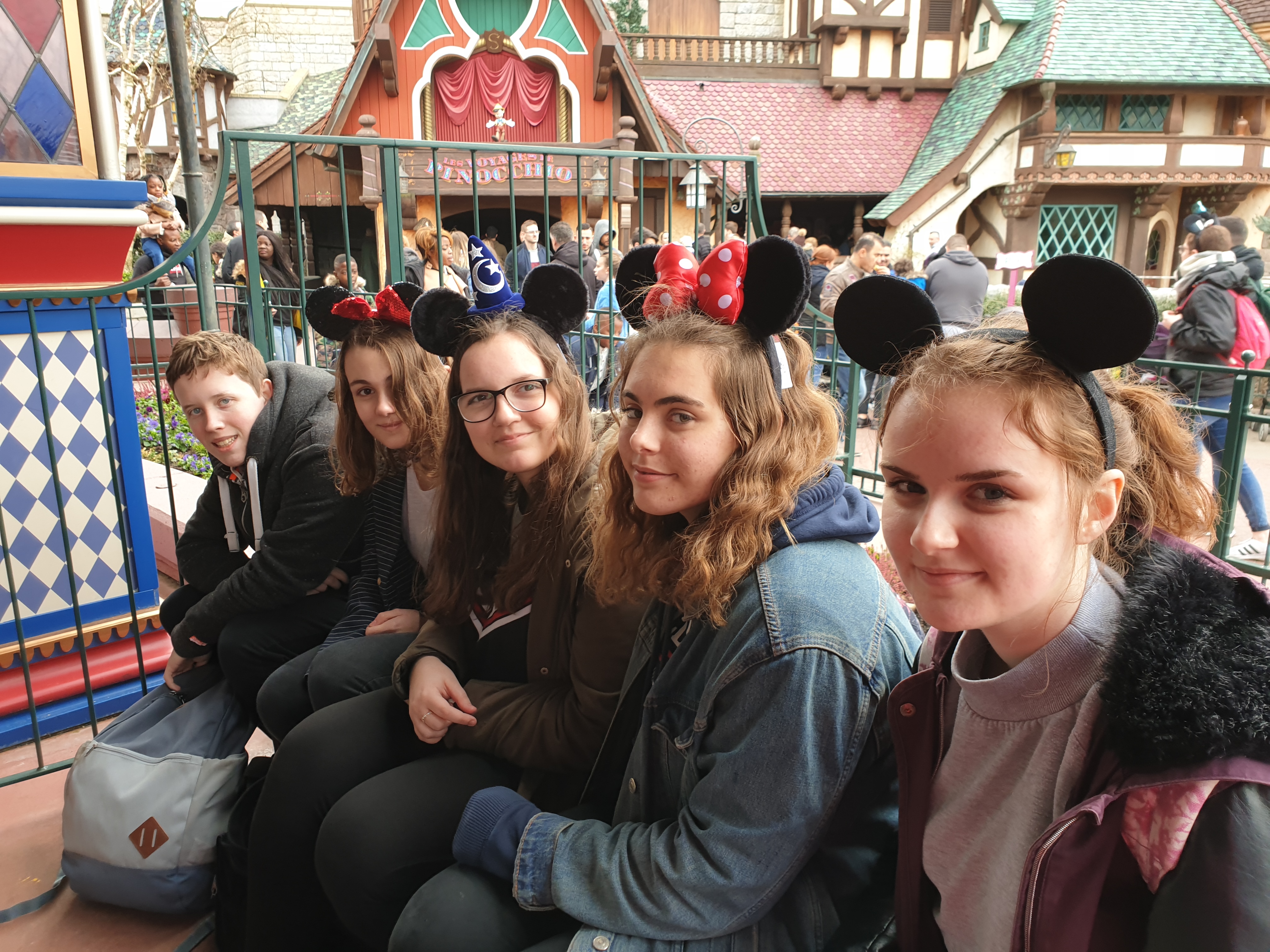 LIVE%202019%20-%20Royal%20Wooton%20Bassett%20Academy%20_1_